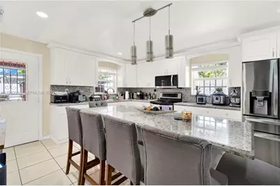 560 NW 57th Ct, Miami, FL 33126 - Photo 15