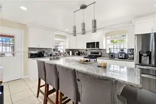 560 NW 57th Ct, Miami, FL 33126 - Photo 15