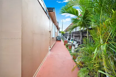 560 NW 57th Ct, Miami, FL 33126 - Photo 27