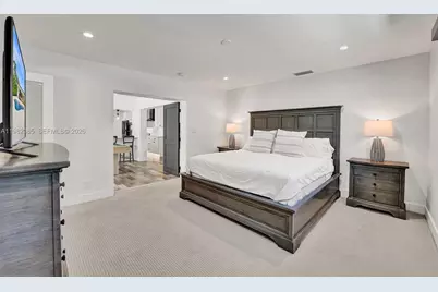 915 NW 7th St, Dania Beach, FL 33004 - Photo 13