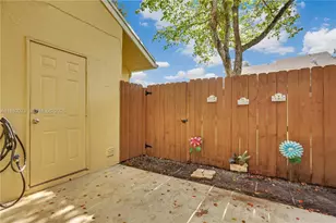2881 S Cambridge Ln, Cooper City, FL 33026 - Photo 21