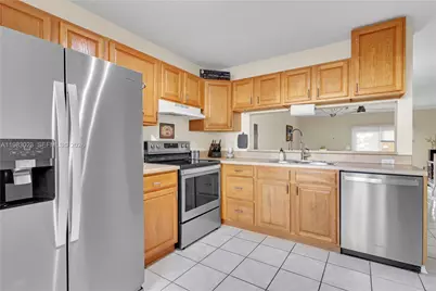 2881 S Cambridge Ln, Cooper City, FL 33026 - Photo 3