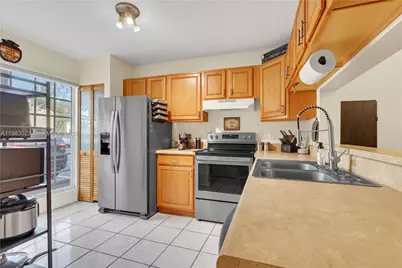2881 S Cambridge Ln, Cooper City, FL 33026 - Photo 15