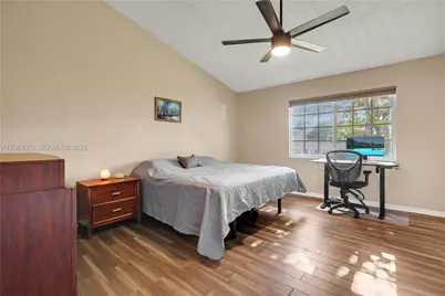 2881 S Cambridge Ln, Cooper City, FL 33026 - Photo 9