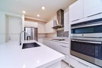 10447 NW 66th St, Doral, FL 33178 - Photo 7