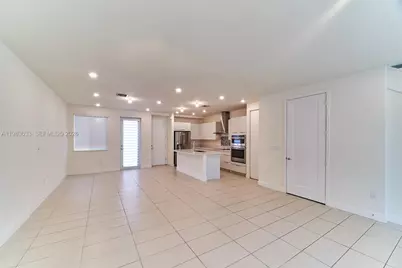 10447 NW 66th St, Doral, FL 33178 - Photo 5