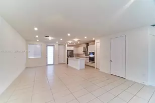 10447 NW 66th St, Doral, FL 33178 - Photo 5