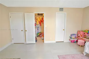 2421 NE 10th St, Hallandale Beach, FL 33009 - Photo 25