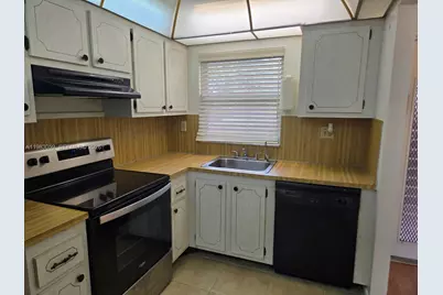 9261 Sunrise Lakes Blvd #201, Sunrise, FL 33322 - Photo 23