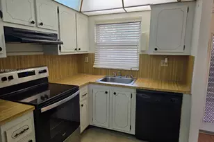 9261 Sunrise Lakes Blvd, Sunrise, FL 33322 - Photo 23