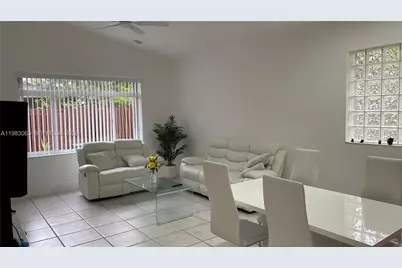 11581 SW 10th Ct, Pembroke Pines, FL 33025 - Photo 7