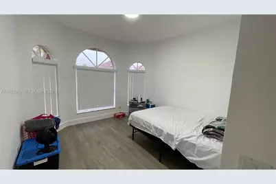 11581 SW 10th Ct, Pembroke Pines, FL 33025 - Photo 17