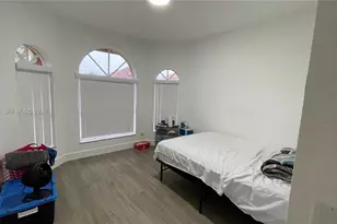 11581 SW 10th Ct, Pembroke Pines, FL 33025 - Photo 17