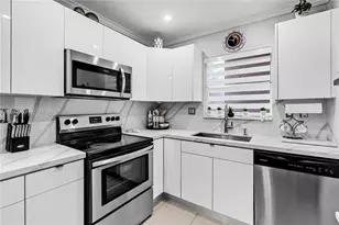 13715 Kendale Lakes Cir, Miami, FL 33183 - Photo 11