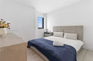 121 NE 34th St, Miami, FL 33137 - Photo 11