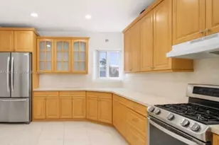 550 NE 173rd St, North Miami Beach, FL 33162 - Photo 13