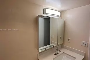 1100 St Charles Pl, Pembroke Pines, FL 33026 - Photo 21