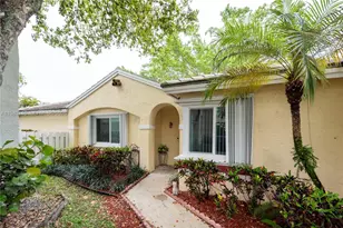 828 NW 99th Ave, Plantation, FL 33324 - Photo 3