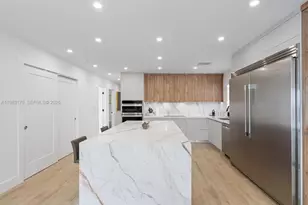 301 88th St, Surfside, FL 33154 - Photo 25