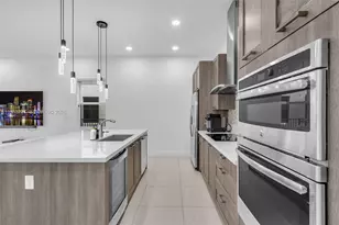 15540 NW 88th Ave, Miami Lakes, FL 33018 - Photo 11