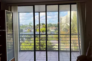 20400 W Country Club Dr, Aventura, FL 33180 - Photo 13