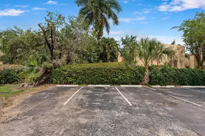 314 NE 142nd St #16C, Miami, FL 33161 - Photo 17