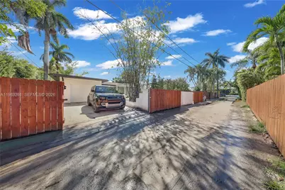 10610 NE 11th Ave, Miami Shores, FL 33138 - Photo 25