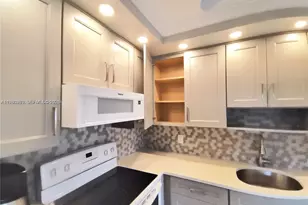 662 N Monaco N, Delray Beach, FL 33446 - Photo 3