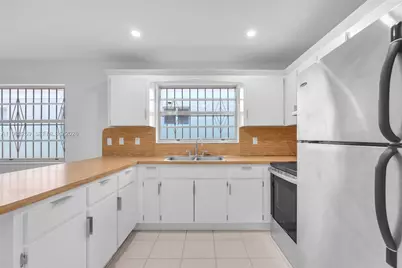 3572 SW 25th St, Miami, FL 33133 - Photo 9