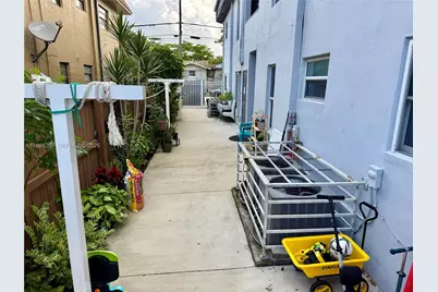 1305 NW 4th St #3, Miami, FL 33125 - Photo 3
