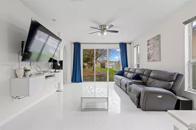 3760 NE 10th St, Homestead, FL 33033 - Photo 5