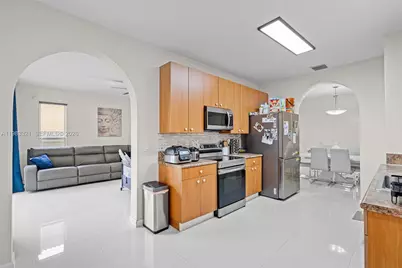 3760 NE 10th St, Homestead, FL 33033 - Photo 9