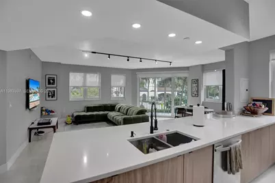 20000 E Country Club Dr #211, Aventura, FL 33180 - Photo 7