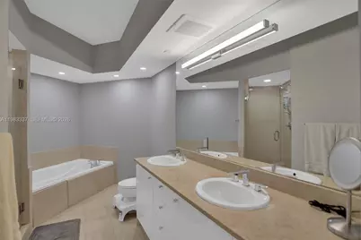 20000 E Country Club Dr #211, Aventura, FL 33180 - Photo 15