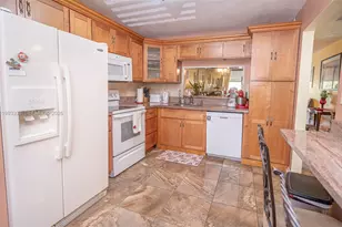 1000 Colony Point Cir, Pembroke Pines, FL 33026 - Photo 13