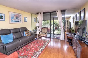 1000 Colony Point Cir, Pembroke Pines, FL 33026 - Photo 3