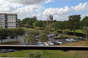 1000 E Saint Charles Pl, Pembroke Pines, FL 33026 - Photo 17