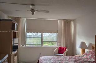 1000 E Saint Charles Pl, Pembroke Pines, FL 33026 - Photo 11