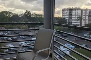 1000 E Saint Charles Pl, Pembroke Pines, FL 33026 - Photo 11