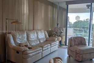 1000 E Saint Charles Pl, Pembroke Pines, FL 33026 - Photo 9