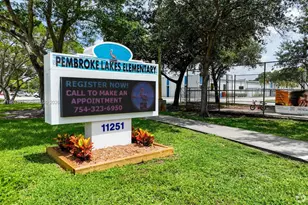 1000 E Saint Charles Pl, Pembroke Pines, FL 33026 - Photo 39