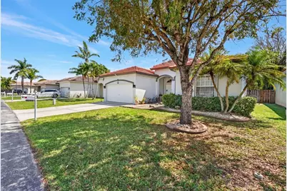 3090 SE 7th Pl, Homestead, FL 33033 - Photo 3