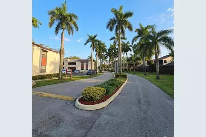 20130 NE 3rd Ct #6, Miami, FL 33179 - Photo 3