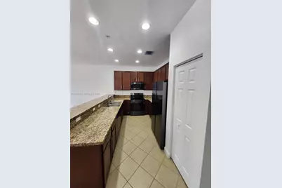 1322 SW 147th Ter, Pembroke Pines, FL 33027 - Photo 5