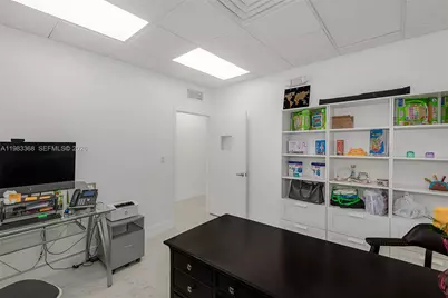 1992 E 4th Ave, Hialeah, FL 33010 - Photo 17