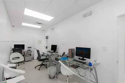 1992 E 4th Ave, Hialeah, FL 33010 - Photo 15