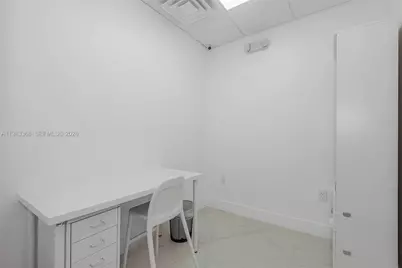 1992 E 4th Ave, Hialeah, FL 33010 - Photo 7