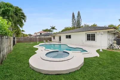 7827 NW 166th Ter, Miami Lakes, FL 33016 - Photo 25