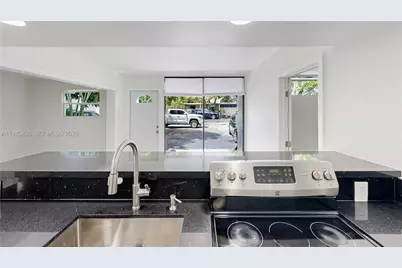 6610 E Miami Lakes Dr, Miami Lakes, FL 33014 - Photo 17