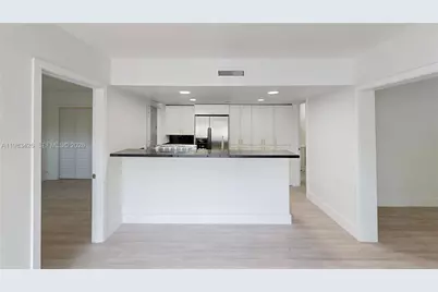 6610 E Miami Lakes Dr, Miami Lakes, FL 33014 - Photo 15